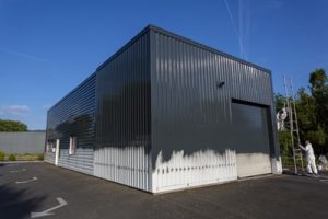 batiment peinture noire